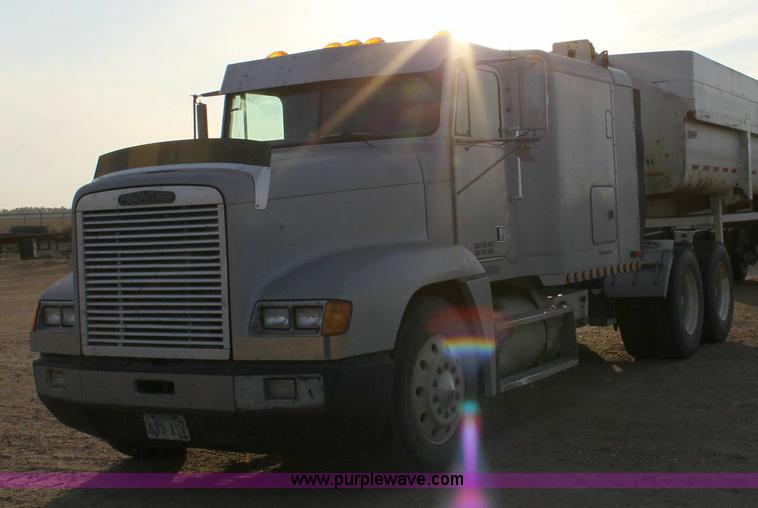 image for item 6277 1995 Freightliner FLD semi truck
