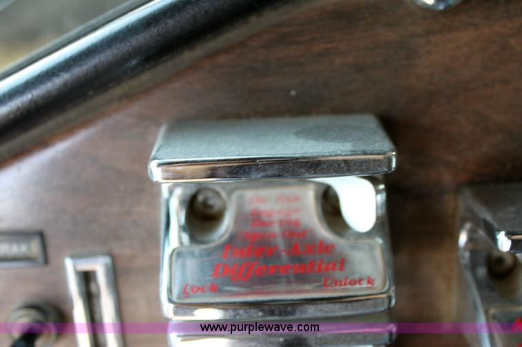 image for item 6277 1995 Freightliner FLD semi truck