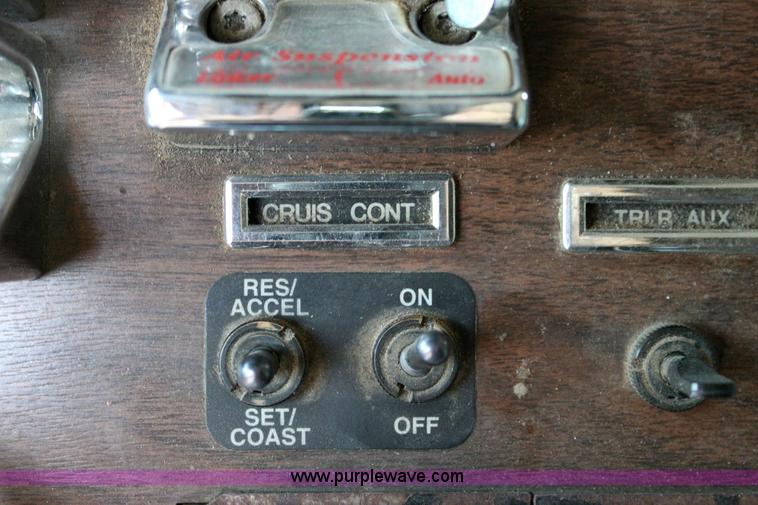 image for item 6277 1995 Freightliner FLD semi truck