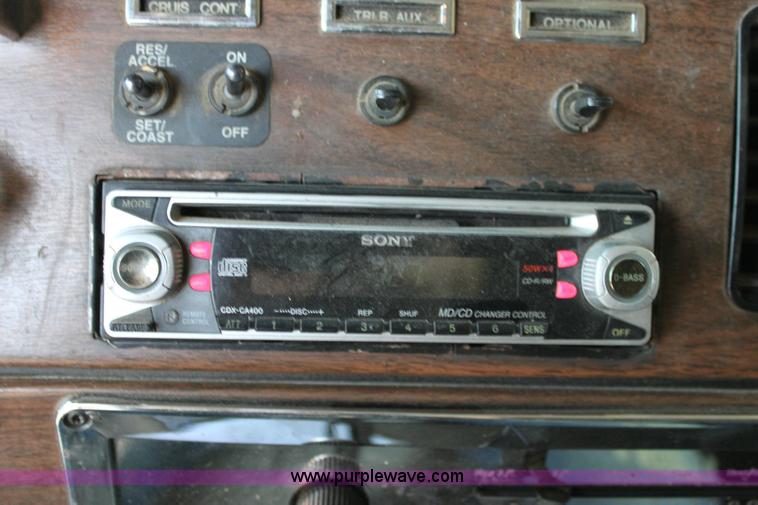 image for item 6277 1995 Freightliner FLD semi truck