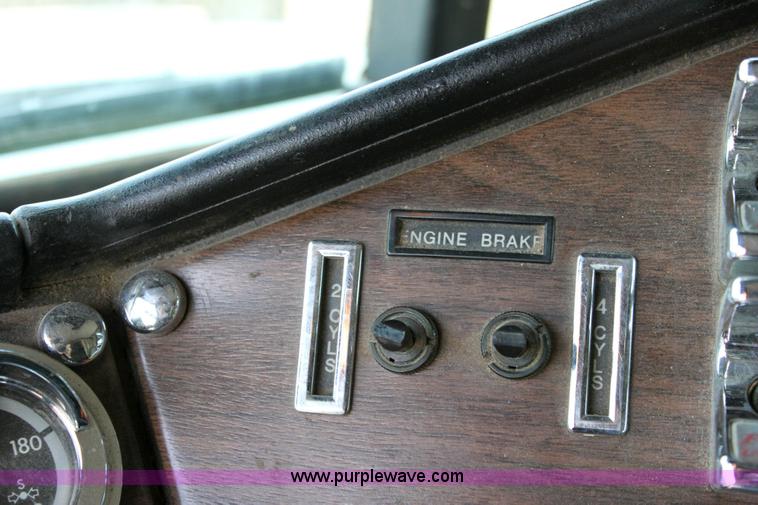 image for item 6277 1995 Freightliner FLD semi truck