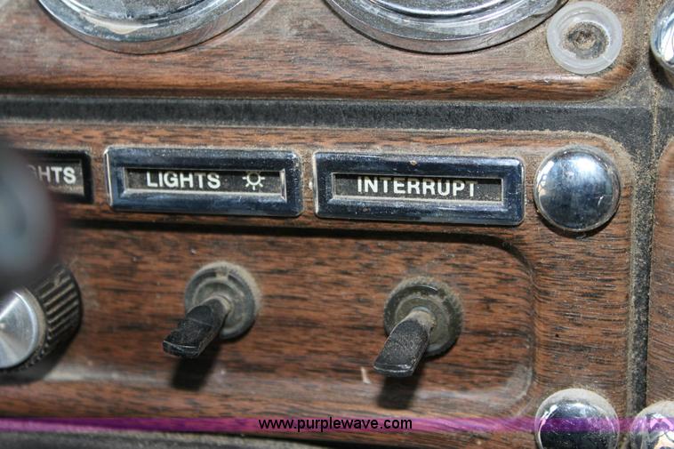 image for item 6277 1995 Freightliner FLD semi truck