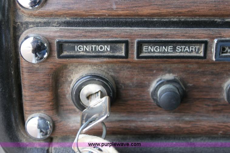 image for item 6277 1995 Freightliner FLD semi truck