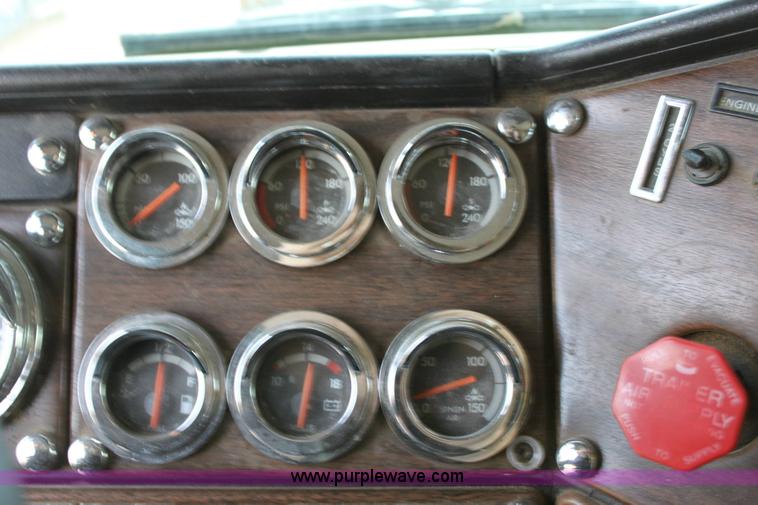 image for item 6277 1995 Freightliner FLD semi truck