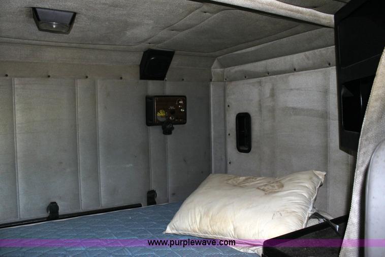 image for item 6277 1995 Freightliner FLD semi truck