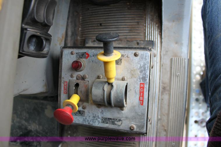 image for item 6277 1995 Freightliner FLD semi truck