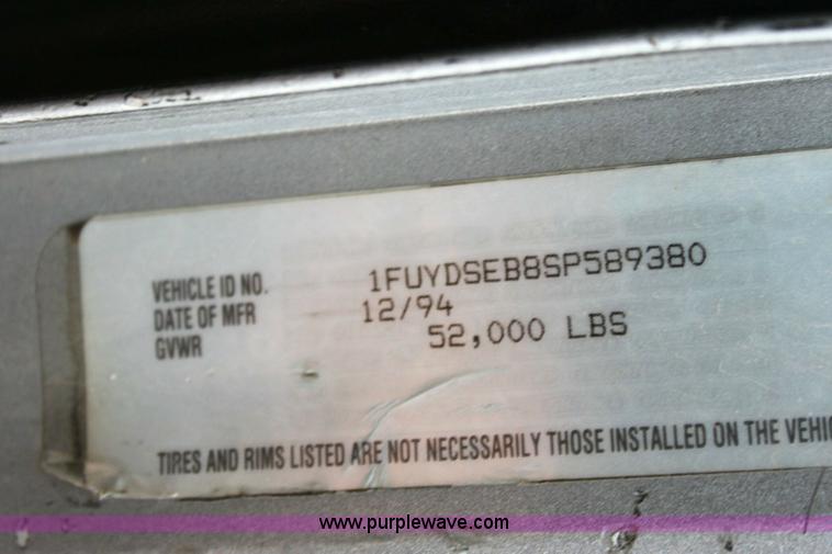 image for item 6277 1995 Freightliner FLD semi truck