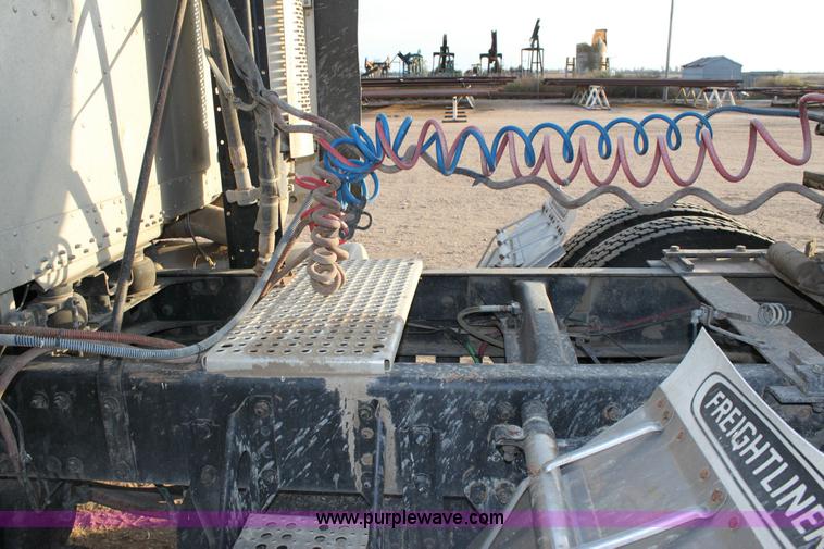 image for item 6277 1995 Freightliner FLD semi truck