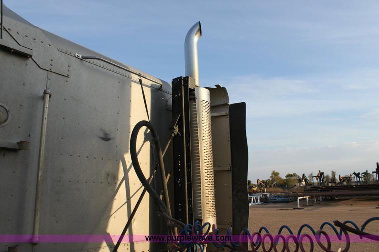 image for item 6277 1995 Freightliner FLD semi truck