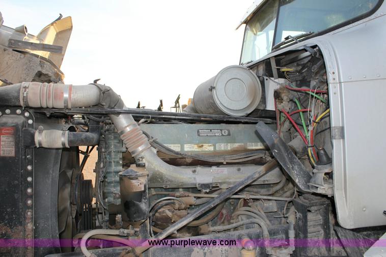 image for item 6277 1995 Freightliner FLD semi truck