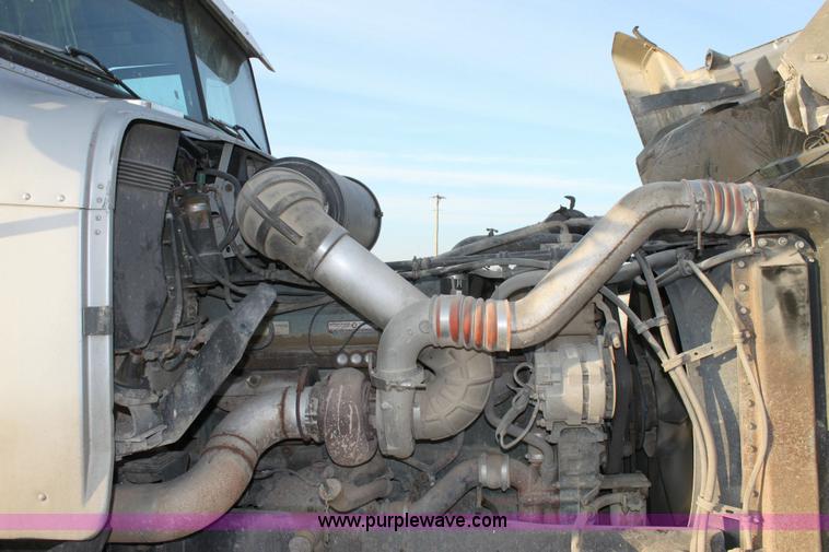 image for item 6277 1995 Freightliner FLD semi truck