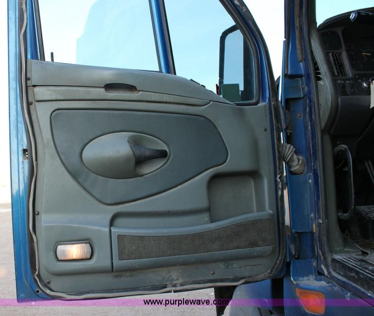 image for item 6279 1998 Kenworth T2000 semi truck