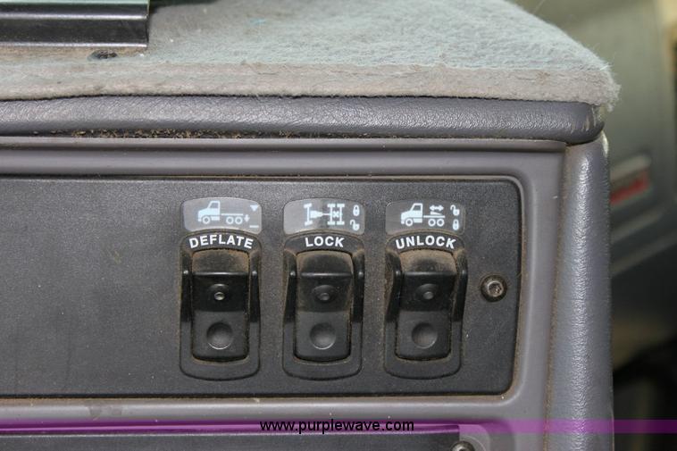 image for item 6279 1998 Kenworth T2000 semi truck