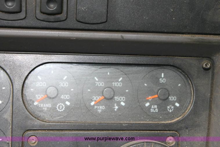 image for item 6279 1998 Kenworth T2000 semi truck