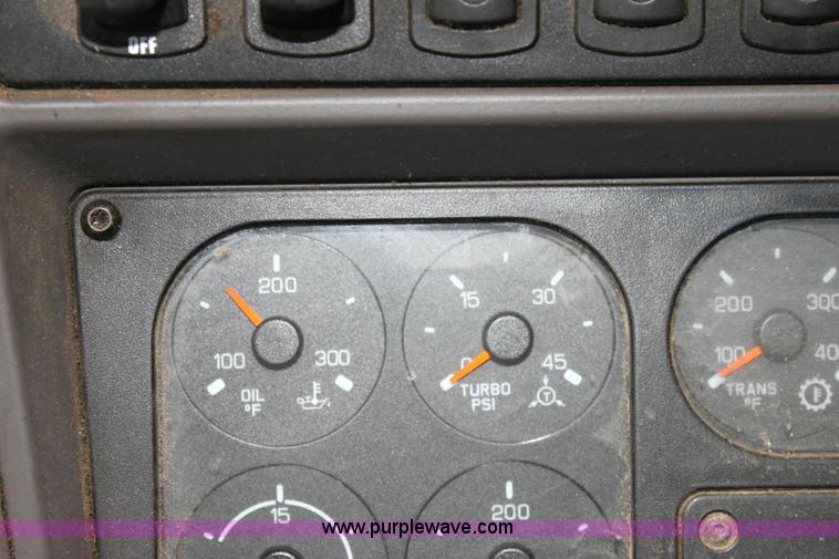 image for item 6279 1998 Kenworth T2000 semi truck