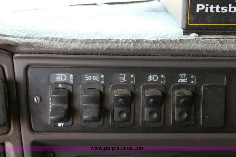 image for item 6279 1998 Kenworth T2000 semi truck