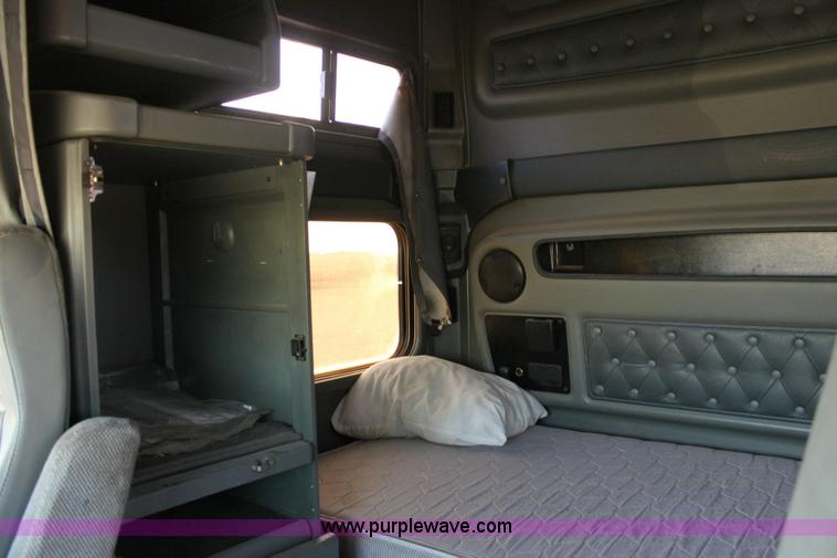 image for item 6279 1998 Kenworth T2000 semi truck