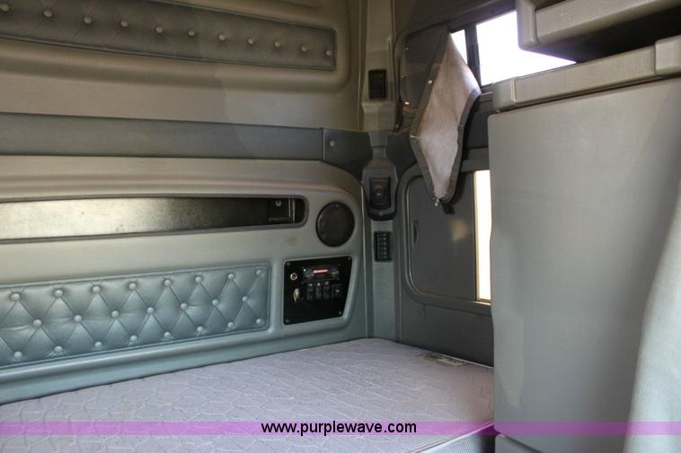 image for item 6279 1998 Kenworth T2000 semi truck