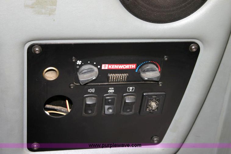 image for item 6279 1998 Kenworth T2000 semi truck