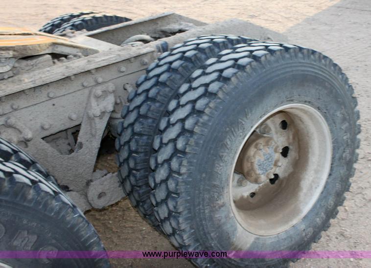 image for item 6279 1998 Kenworth T2000 semi truck