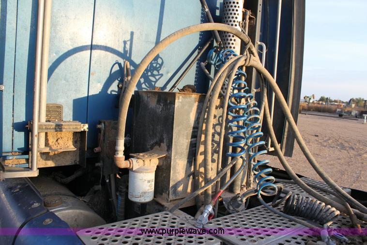 image for item 6279 1998 Kenworth T2000 semi truck