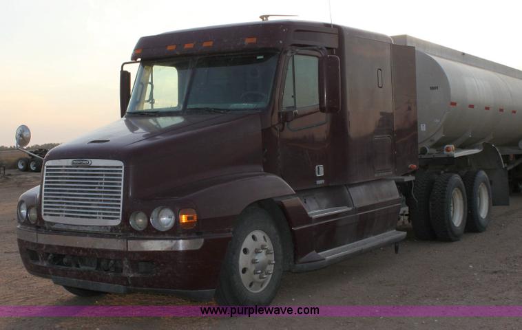 image for item 6280 2000 Freightliner Century Class semi truck