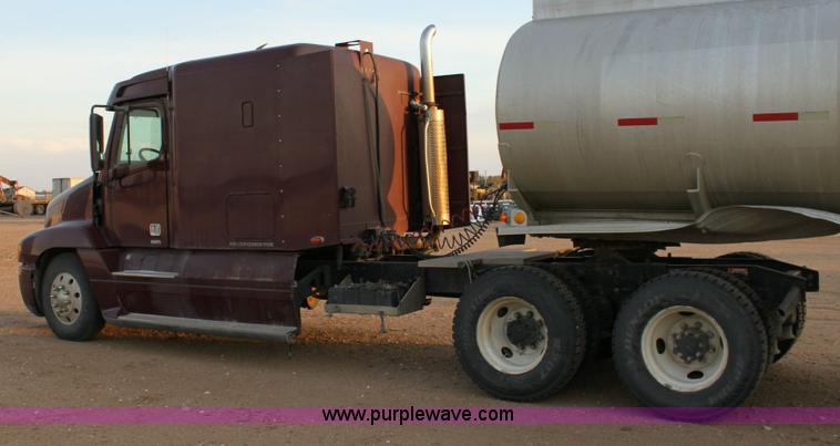 image for item 6280 2000 Freightliner Century Class semi truck