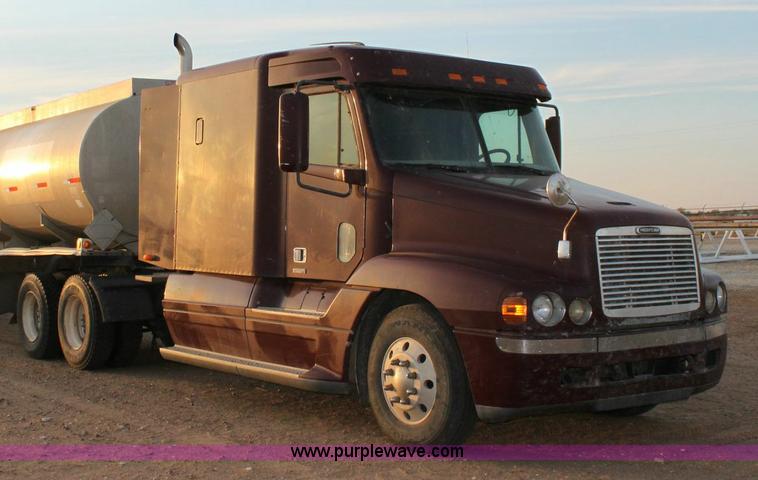 image for item 6280 2000 Freightliner Century Class semi truck