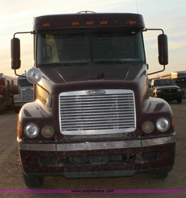 image for item 6280 2000 Freightliner Century Class semi truck