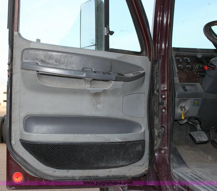 image for item 6280 2000 Freightliner Century Class semi truck