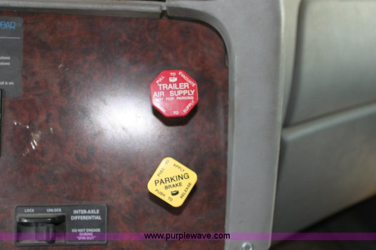 image for item 6280 2000 Freightliner Century Class semi truck