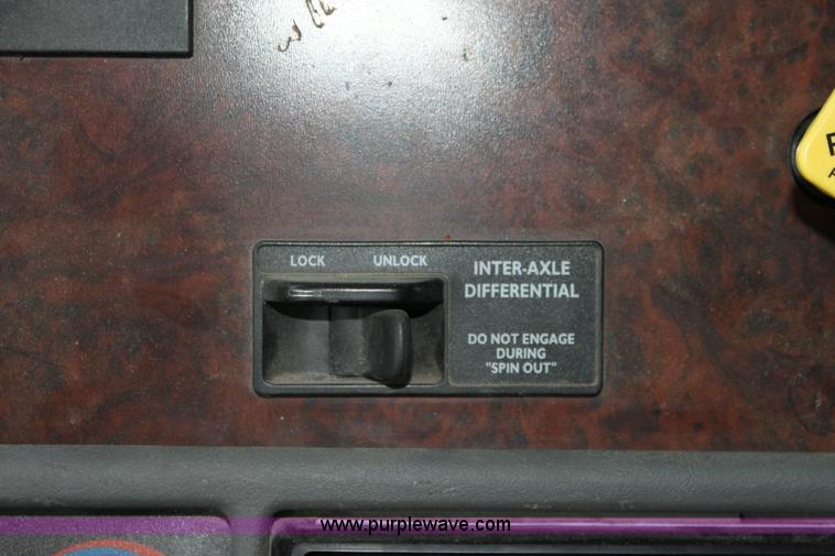 image for item 6280 2000 Freightliner Century Class semi truck