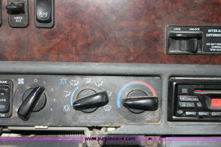 image for item 6280 2000 Freightliner Century Class semi truck