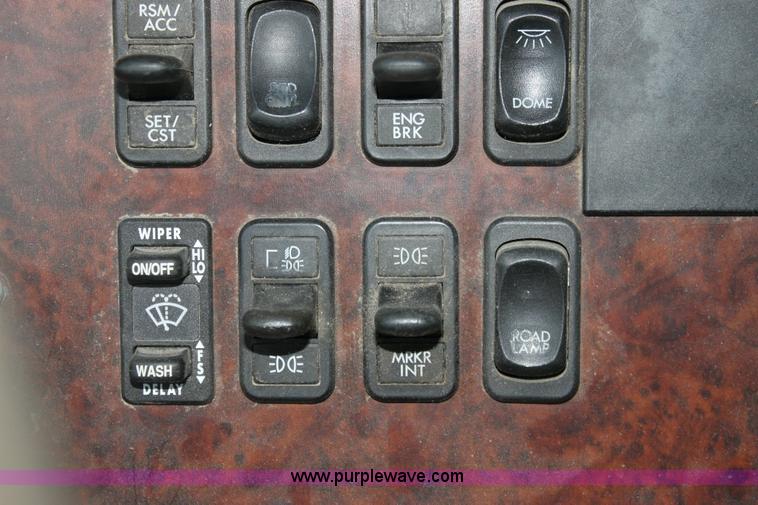 image for item 6280 2000 Freightliner Century Class semi truck