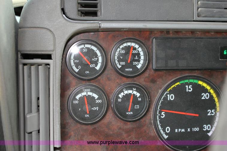 image for item 6280 2000 Freightliner Century Class semi truck