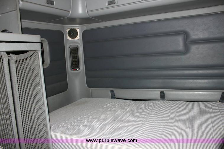 image for item 6280 2000 Freightliner Century Class semi truck