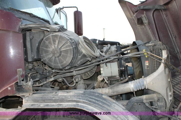 image for item 6280 2000 Freightliner Century Class semi truck