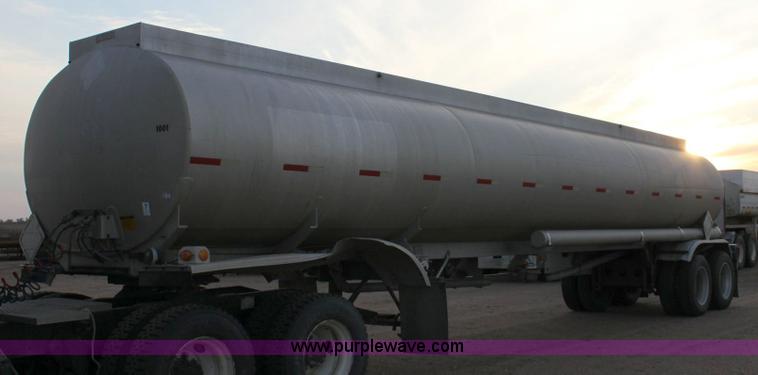 image for item 6281 1980 Fruehaf TAG-F2-ESF-9200 tanker trailer