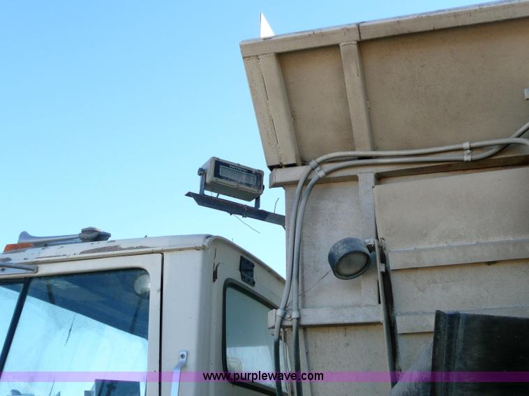 image for item 6282 1987 Ford L8000 feed truck