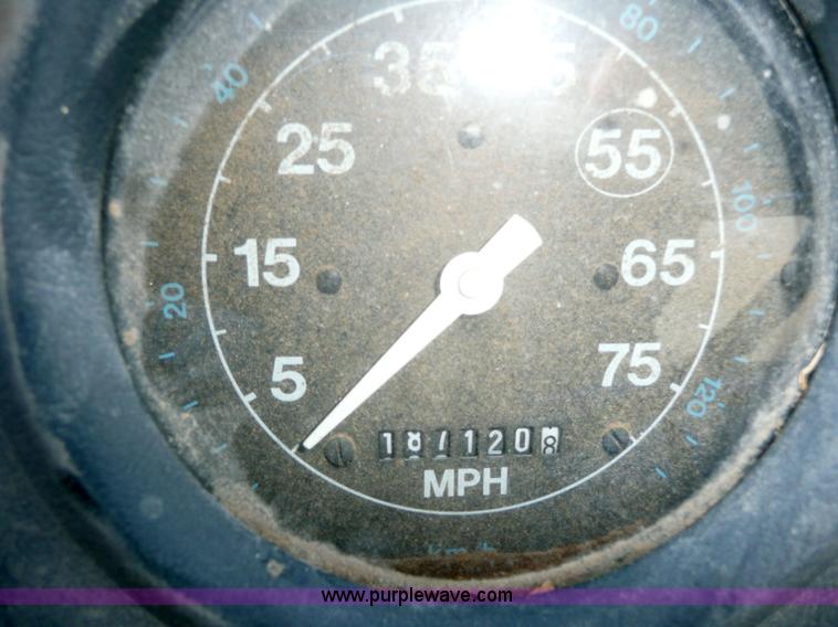 image for item 6282 1987 Ford L8000 feed truck