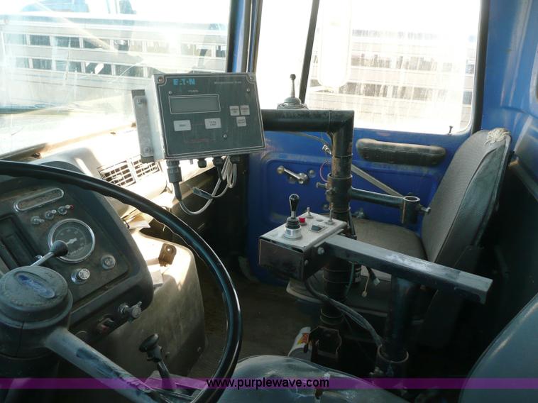 image for item 6282 1987 Ford L8000 feed truck