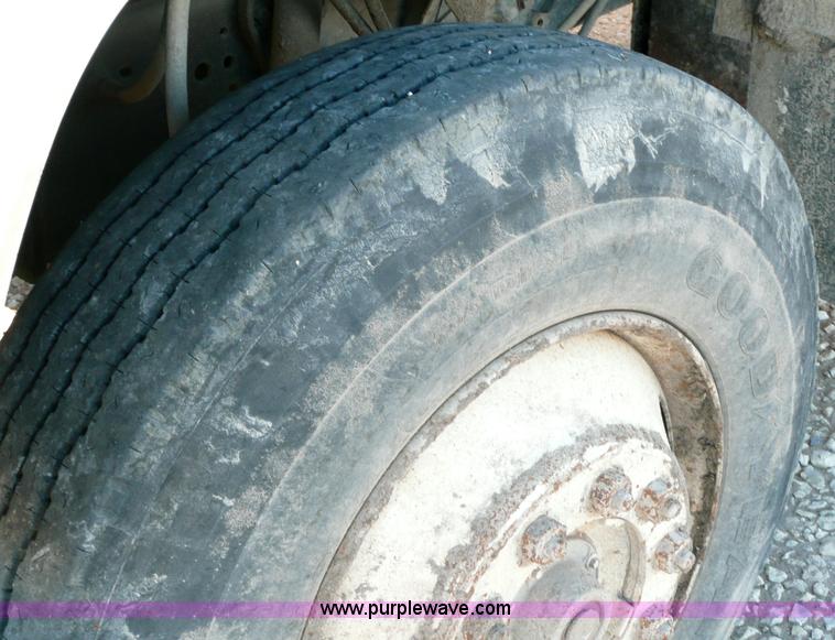 image for item 6282 1987 Ford L8000 feed truck