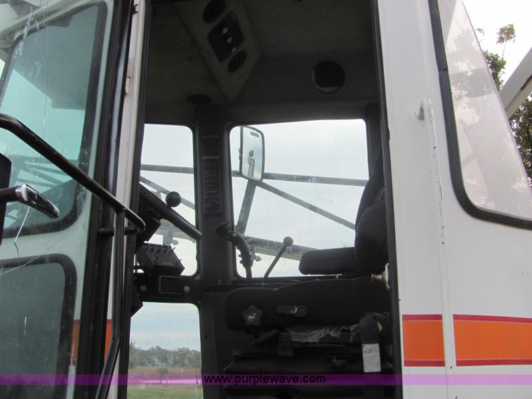 image for item 6646 Willmar 745 self propelled applicator