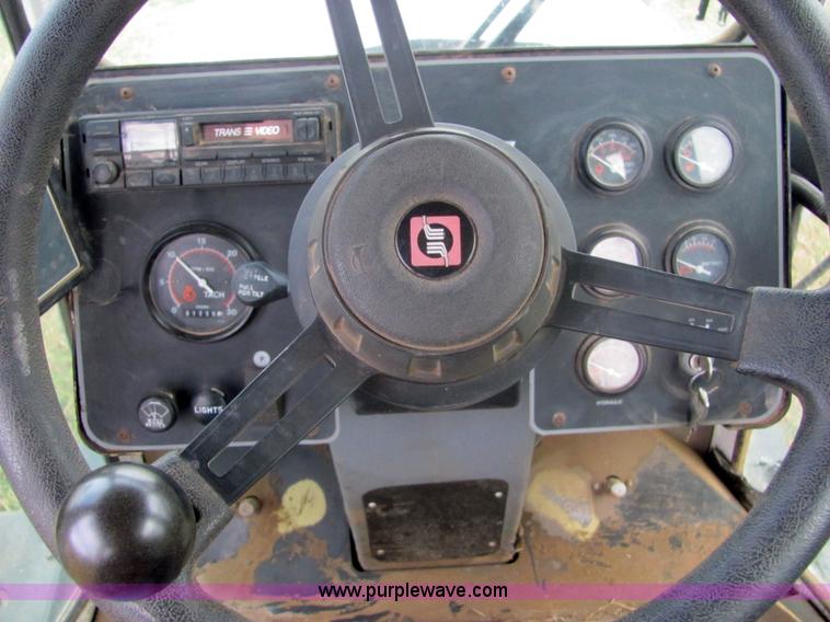 image for item 6646 Willmar 745 self propelled applicator