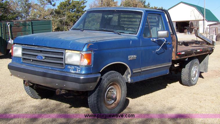 image for item 7314 1988 Ford F250 XLT Lariat pickup truck