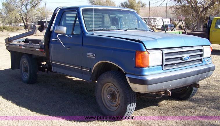 image for item 7314 1988 Ford F250 XLT Lariat pickup truck