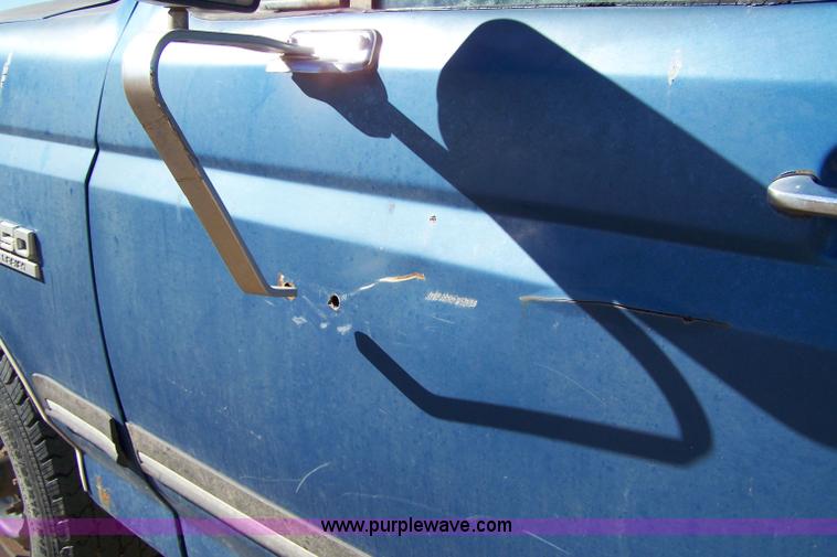 image for item 7314 1988 Ford F250 XLT Lariat pickup truck