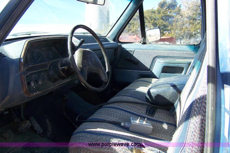 image for item 7314 1988 Ford F250 XLT Lariat pickup truck