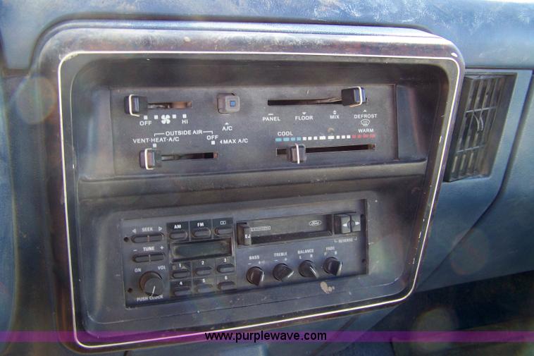 image for item 7314 1988 Ford F250 XLT Lariat pickup truck