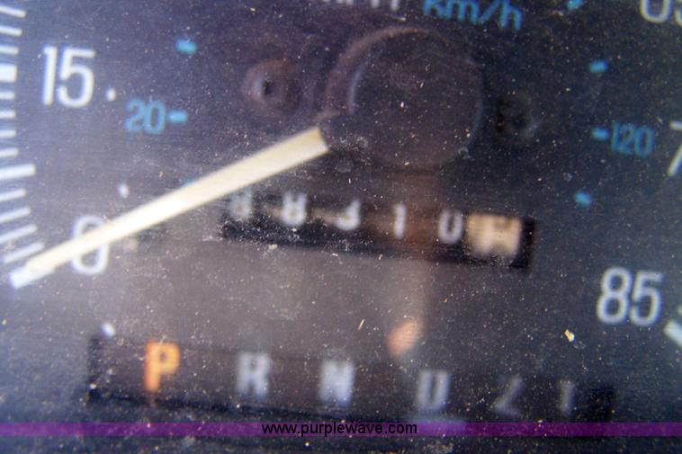 image for item 7314 1988 Ford F250 XLT Lariat pickup truck